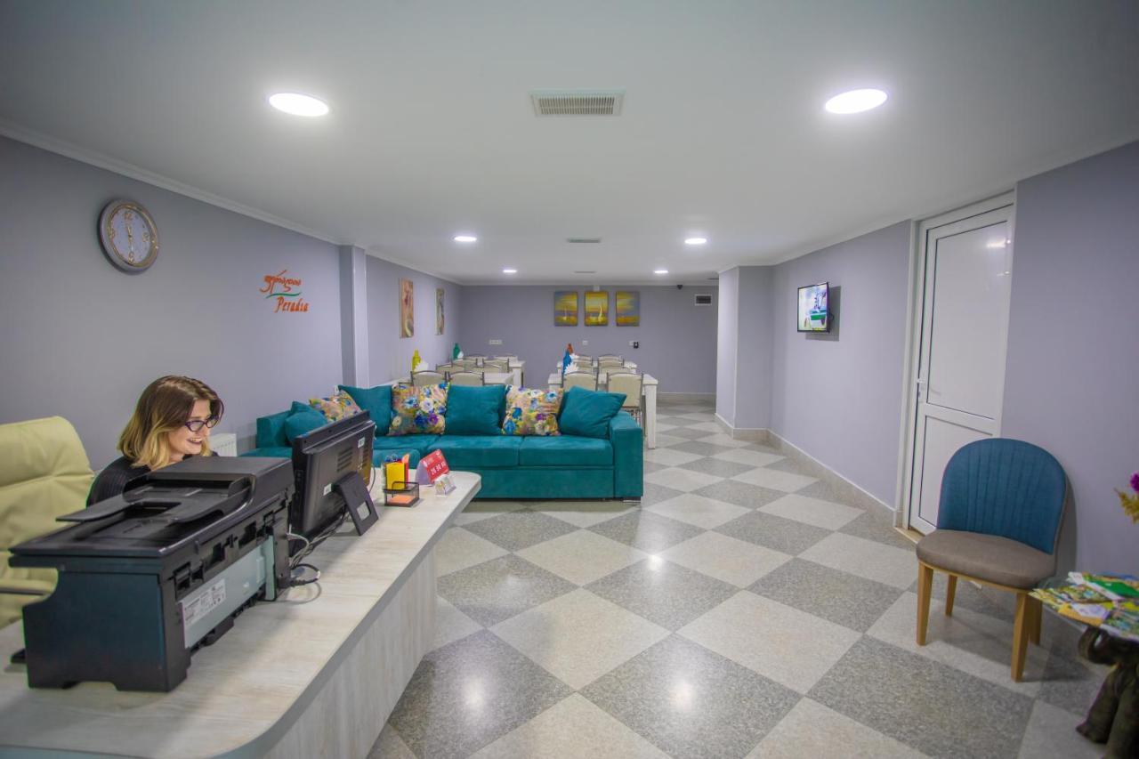 Peradia Hotel Koetaisi Buitenkant foto