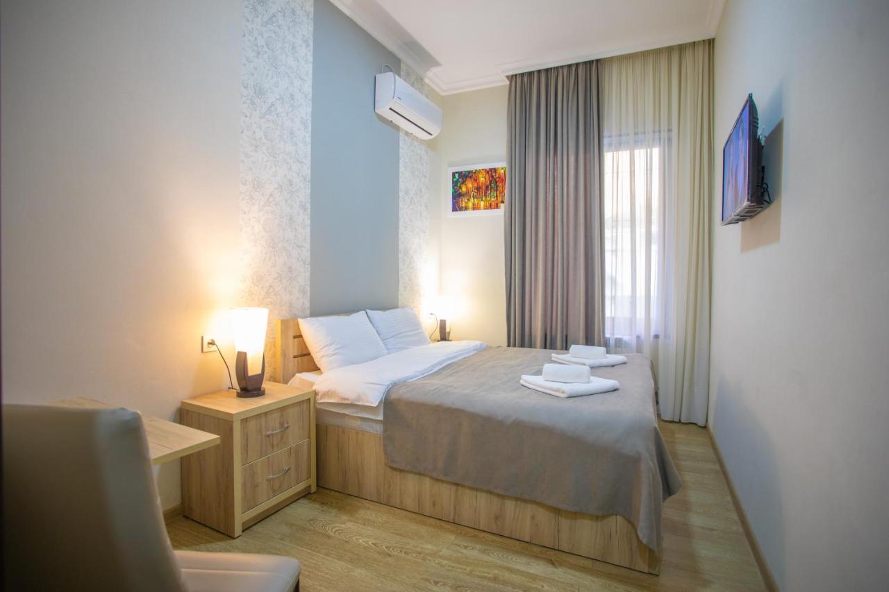 Peradia Hotel Koetaisi Buitenkant foto