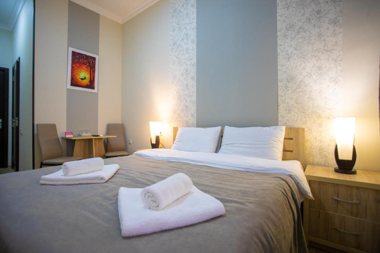 Peradia Hotel Koetaisi Buitenkant foto