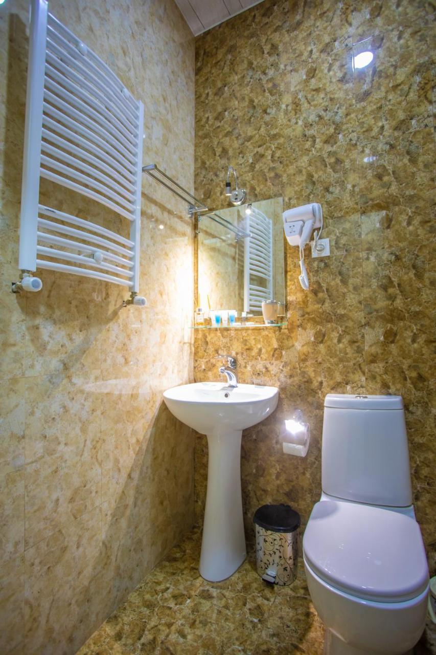 Peradia Hotel Koetaisi Buitenkant foto