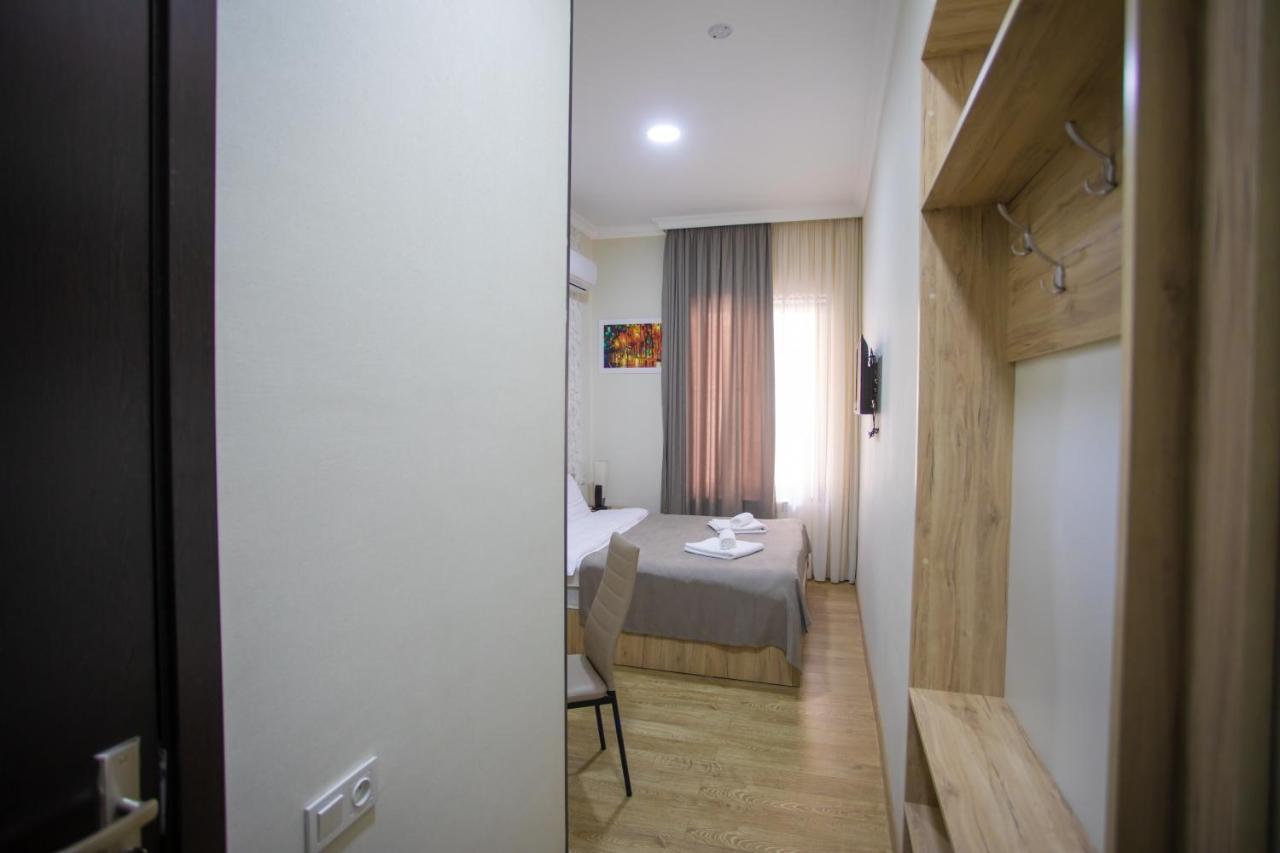 Peradia Hotel Koetaisi Buitenkant foto