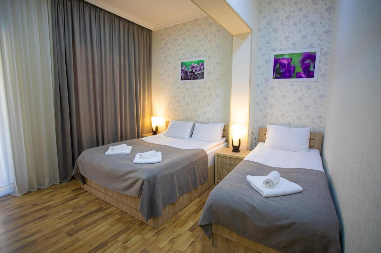 Peradia Hotel Koetaisi Buitenkant foto