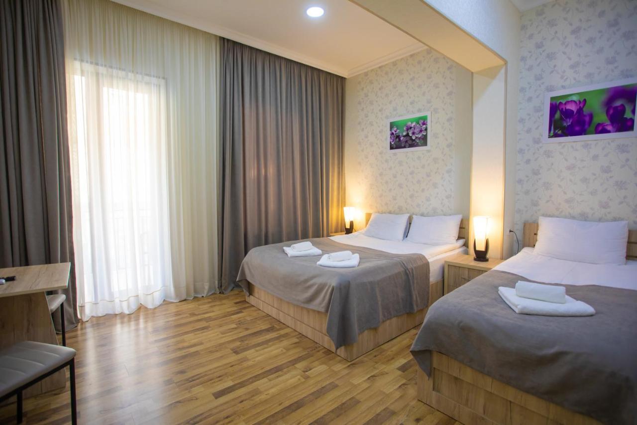 Peradia Hotel Koetaisi Buitenkant foto