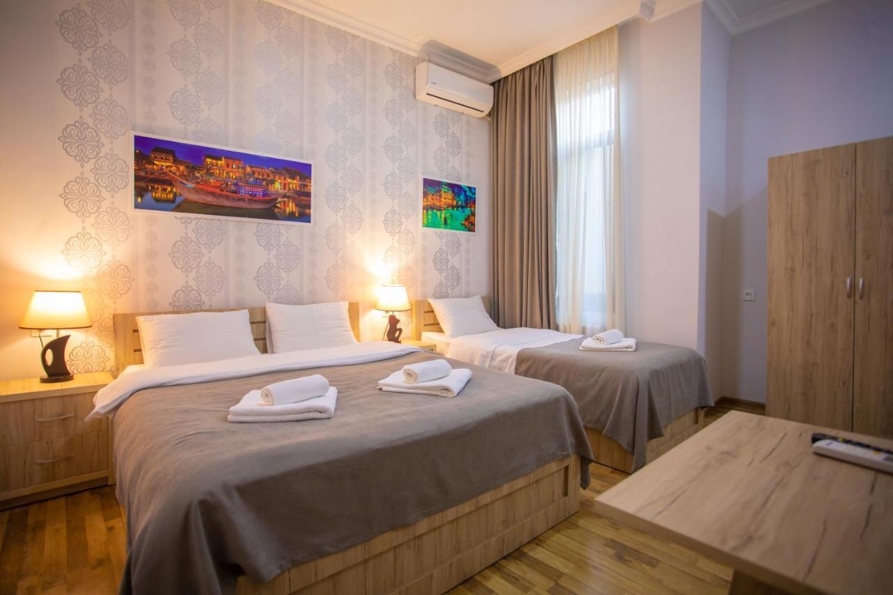 Peradia Hotel Koetaisi Buitenkant foto