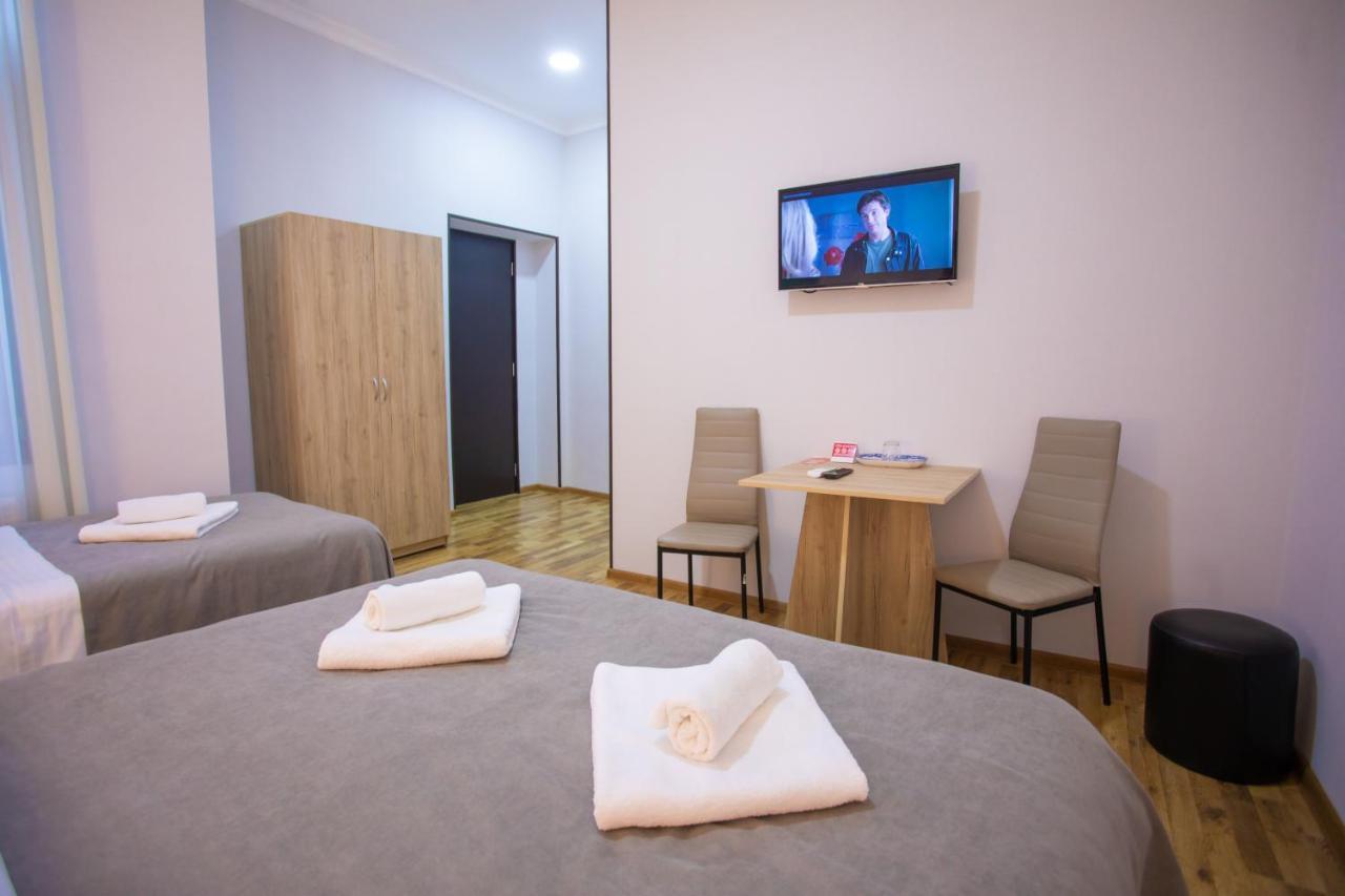 Peradia Hotel Koetaisi Buitenkant foto