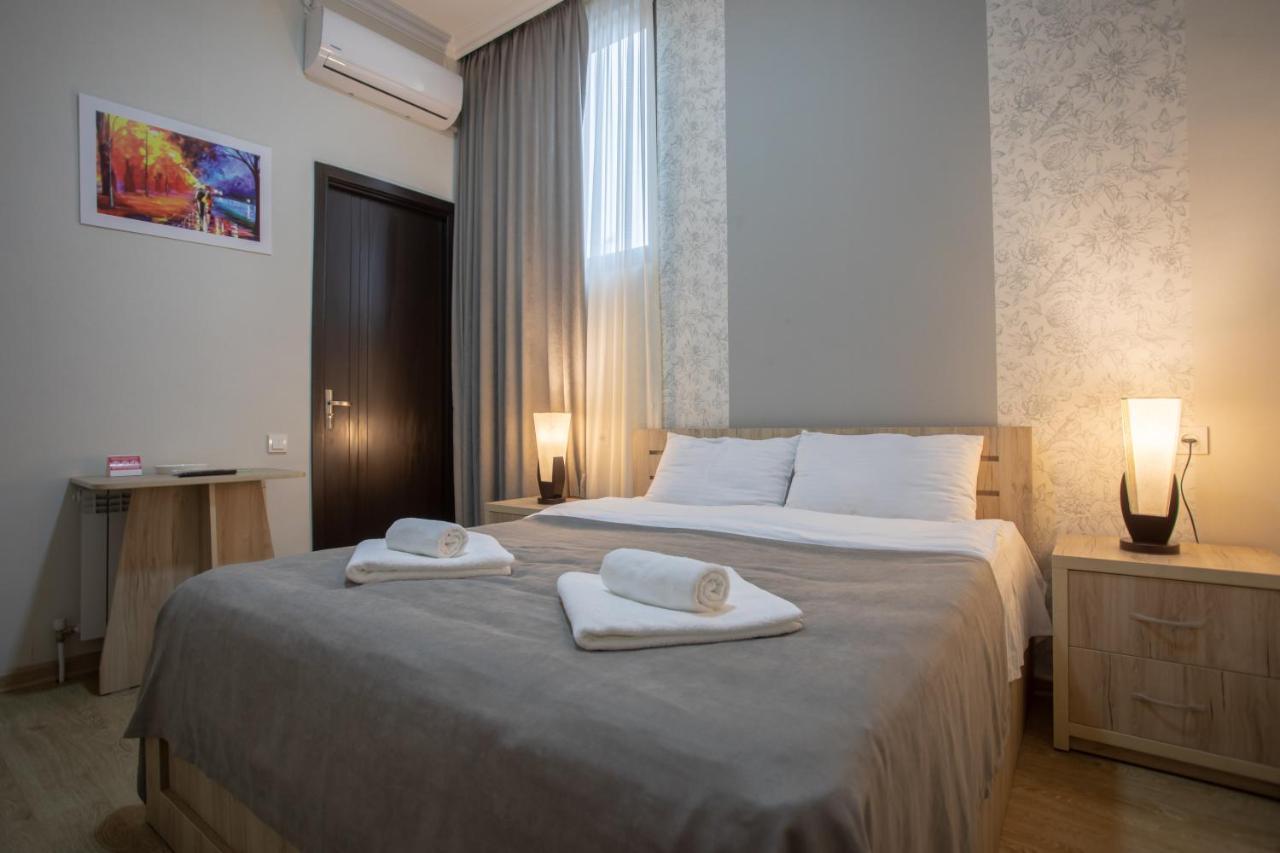 Peradia Hotel Koetaisi Buitenkant foto