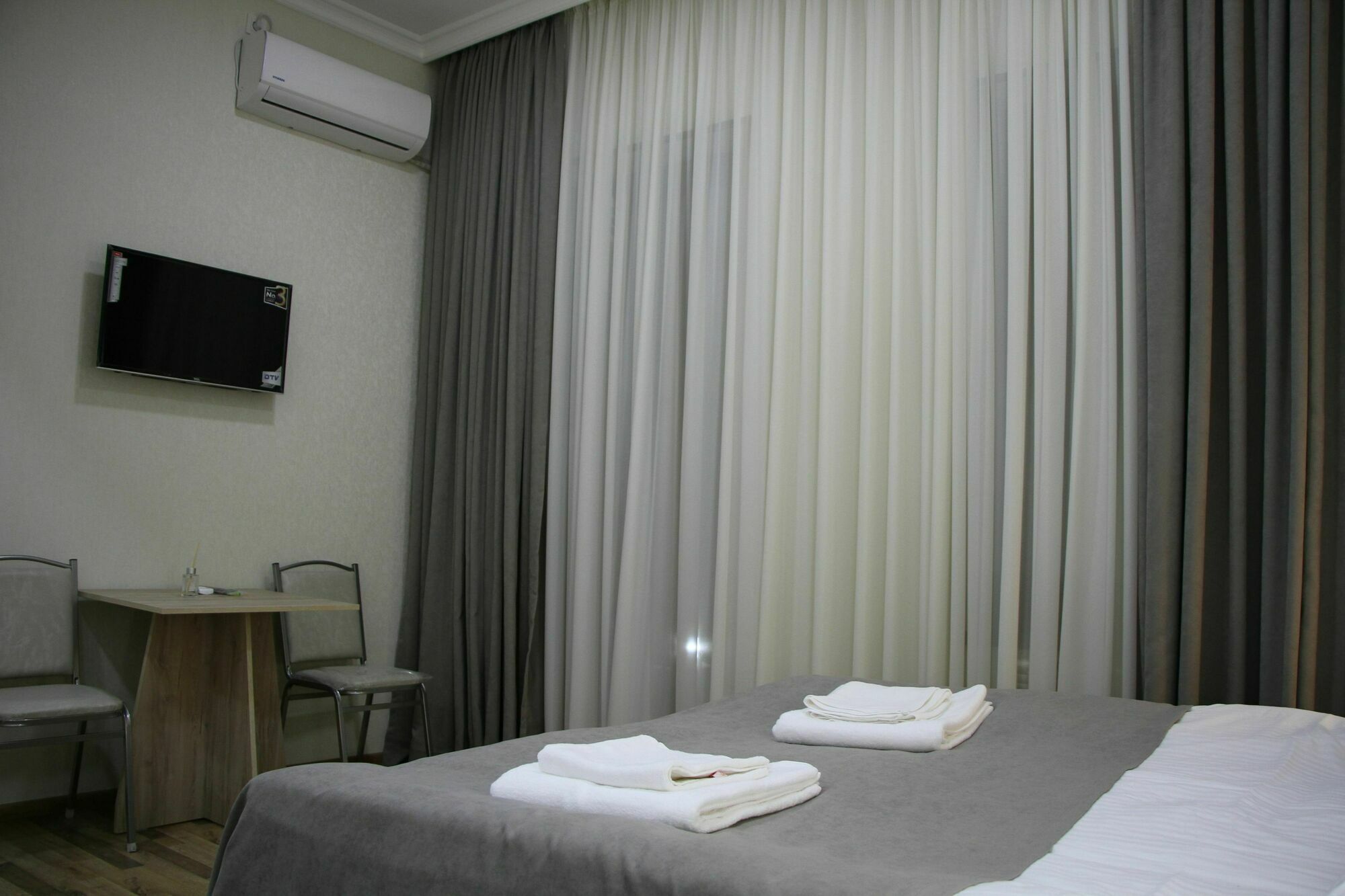 Peradia Hotel Koetaisi Buitenkant foto